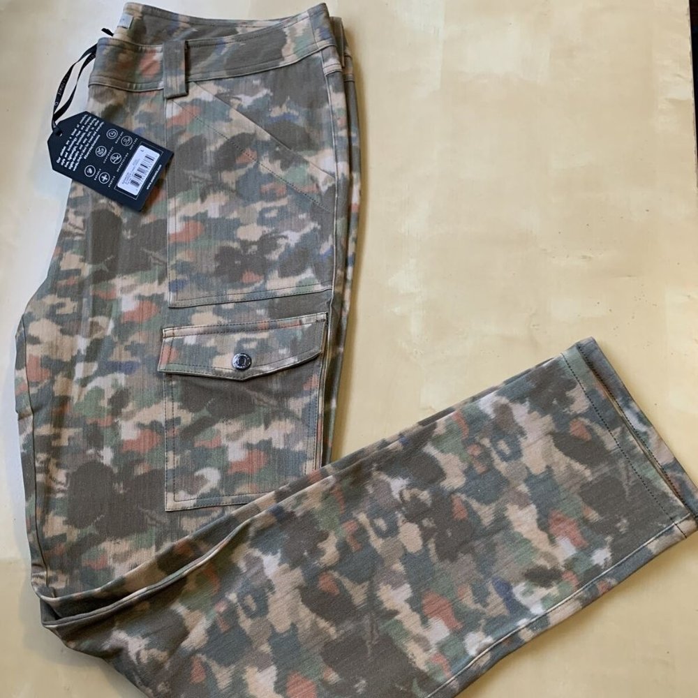 Anatomie Karo Painted Camo Ladies Large Cargo Stretch Pants Large EUC